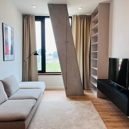 Апартаменты Chic And 2 Bed